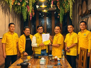 Resmi Terima SK dari Ivan Wirata, Khalis Mustiko Kembali Pimpin Golkar Tebo, Liga Marisa Jadi Sekretaris