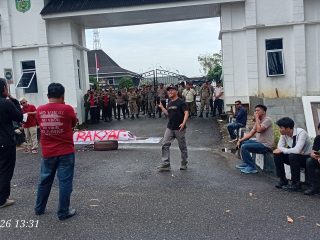 Sekda Tebo Disorot Demo FORMAS: Urusan Genset Polda hingga Dugaan Konflik Kepentingan di PT MUD