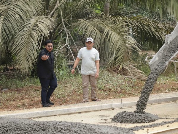 Baru Dicor Sudah Retak, Proyek Rigid Beton Rp 46 M Dana Utang PT. SMI di Tebo Disidak DPRD