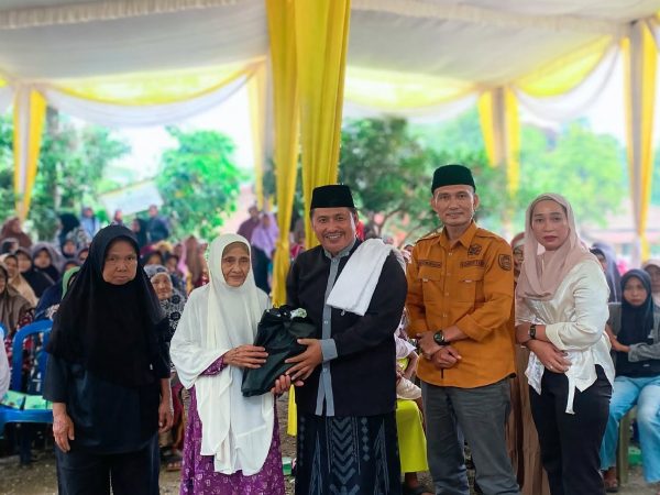 Momentum Maulid Nabi, Liga Marisa Bagikan Ratusan Masker dan Sembako untuk Warga Mengupeh dan Muara Kilis