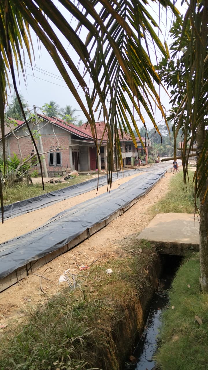 Proyek Jalan Poros Desa Tuo Ilir Diduga Salah Spesifikasi, Warga Protes