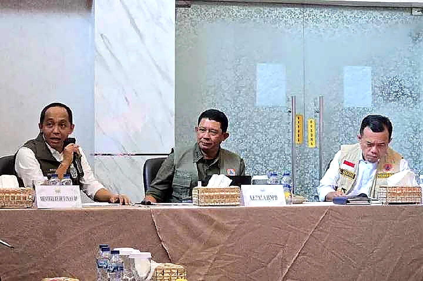 Kepala BNPB dan Menteri Kehutanan Gelar Rakor Tertutup Karhutla di Jambi, Tinjau Lokasi Via Udara
